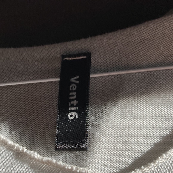 Venti6 white light sweater with rock&love on it - Picture 4 of 5